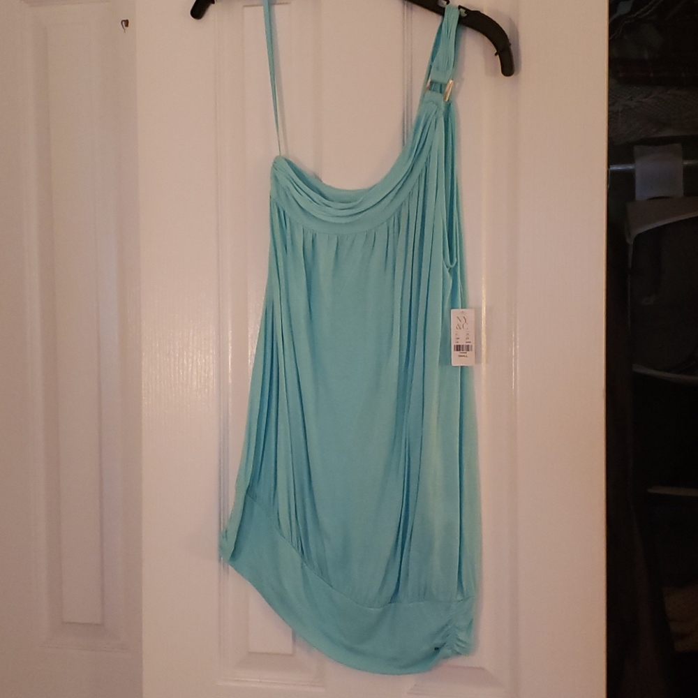 One shoulder top